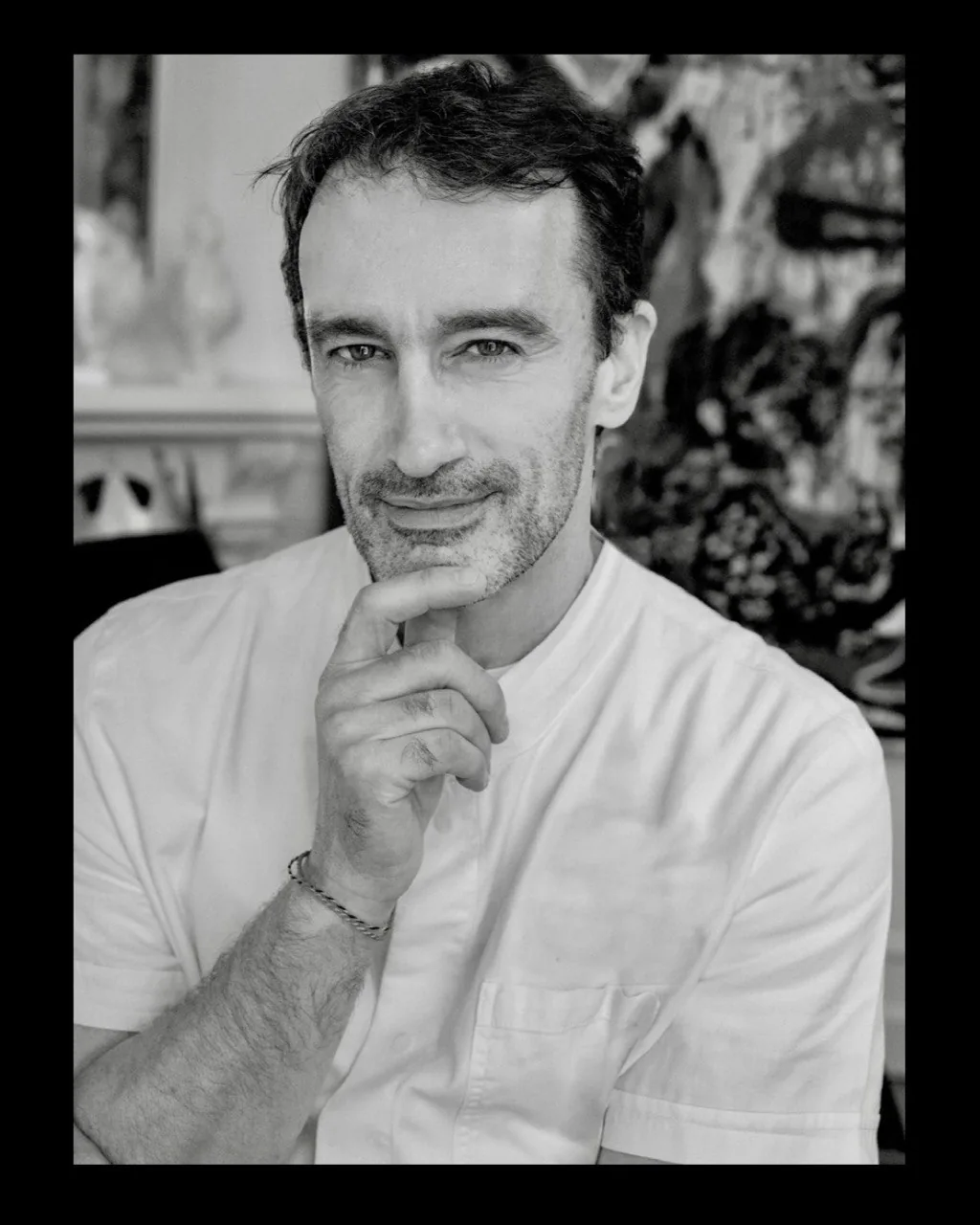 Portrait d’homme en noir et blanc