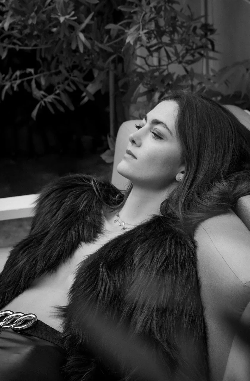 Portrait de femme en noir et blanc